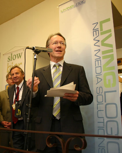 Minister Dr. Werner Schnappauf bei der Eröffnung der Geschmacks-Erlebnis-Messe Slowbier in Münchberg / Oberfranken. Sponsoring durch LivingLogic