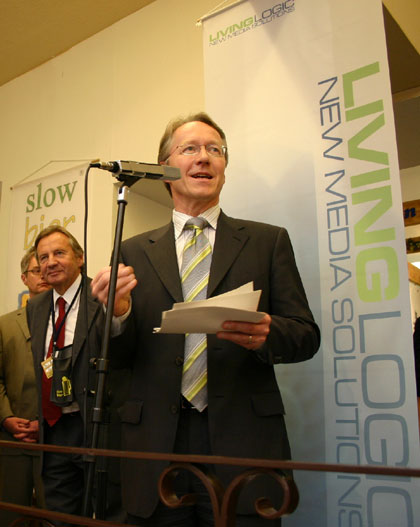 Minister Dr. Werner Schnappauf bei der Eröffnung der Geschmacks-Erlebnis-Messe Slowbier in Münchberg / Oberfranken. Sponsoring durch LivingLogic Minister Dr. Werner Schnappauf bei der Eröffnung der Geschmacks-Erlebnis-Messe Slowbier in Münchberg / Oberfranken. Sponsoring durch LivingLogic